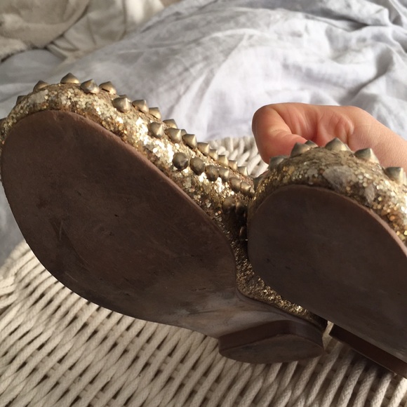 Shoes - Picture 4 of 4